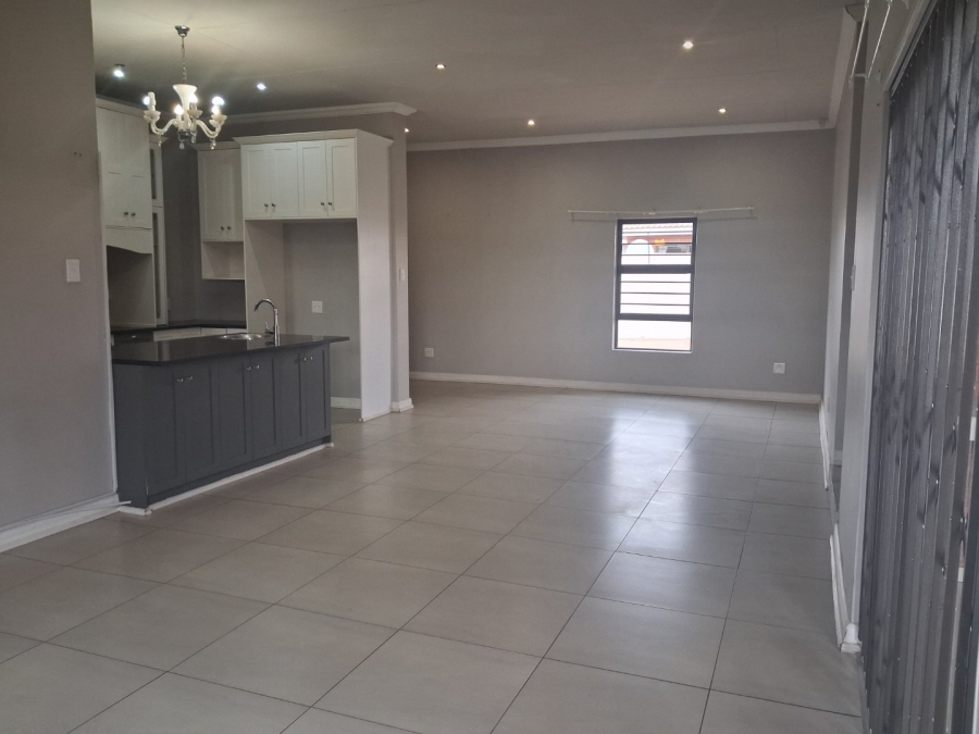 To Let 3 Bedroom Property for Rent in Hillside Free State
